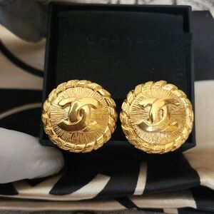 CHANEL 18k Gold-Plated Cocomark CC Logo Button Clip On Earrings Euc